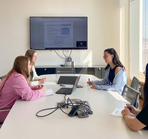 Gruppenarbeit bei der Azubi Akademie